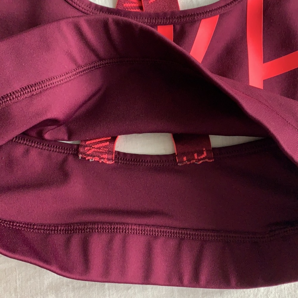 nike sports bra - Picture 3 of 5